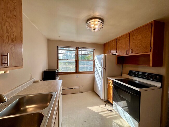 Building Photo - 303 W 34th St