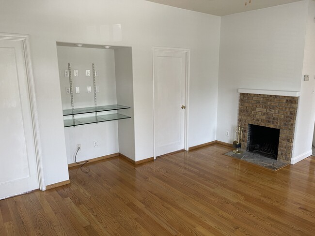 Living room with fireplace - 1374 Olivina Ave