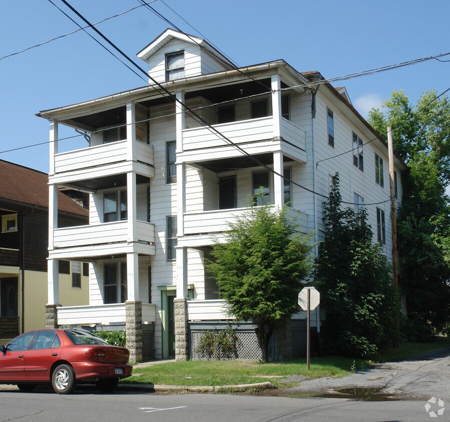 Primary Photo - 627 Cemetery St