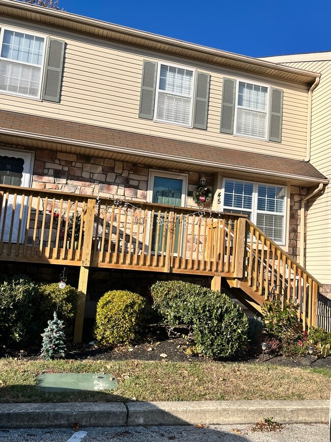 Building Photo - 7925 Ridge Ave