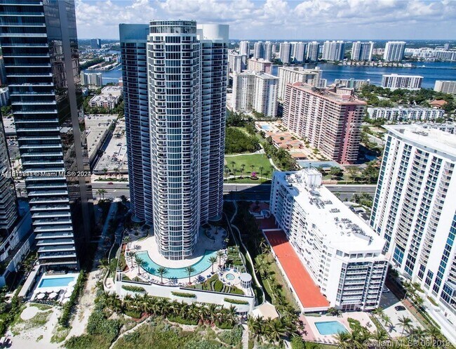 Building Photo - 17201 Collins Ave