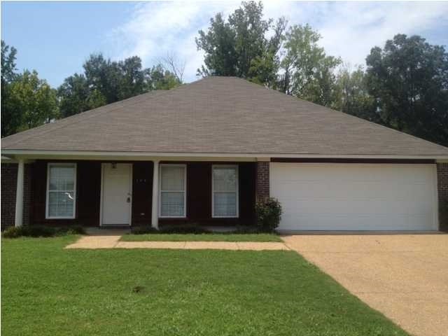 Primary Photo - 444 Pecan Cir