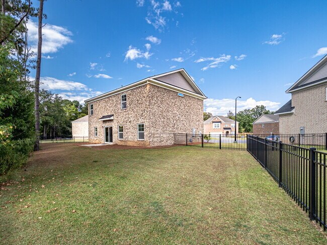Foto del edificio - Like new and available now!