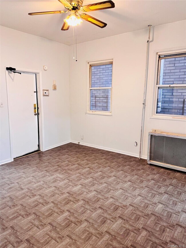 Building Photo - 121 Linden St