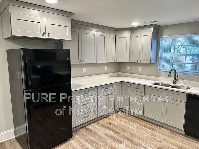 Building Photo - 708 Union St S