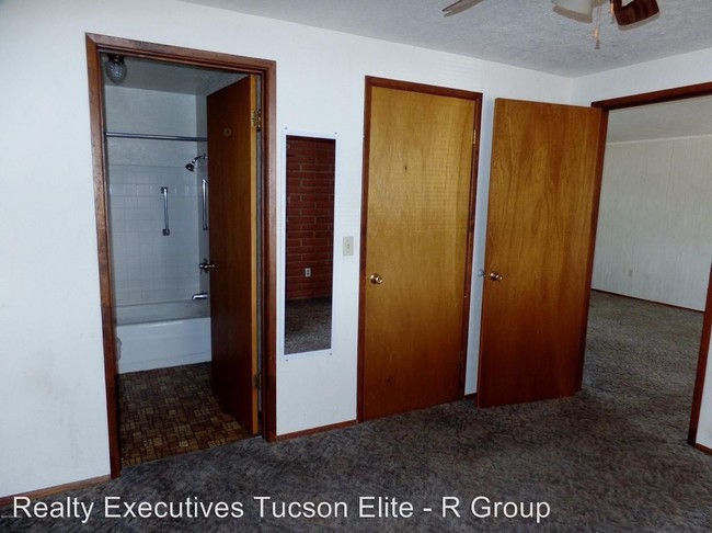 Building Photo - 1116 E Fremont St