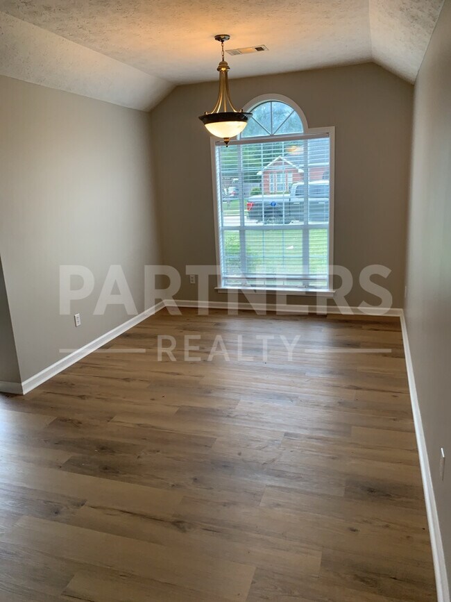 Foto del edificio - 6208 Sandy Ridge Curv