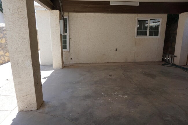 Building Photo - 9274 Nottingham Dr