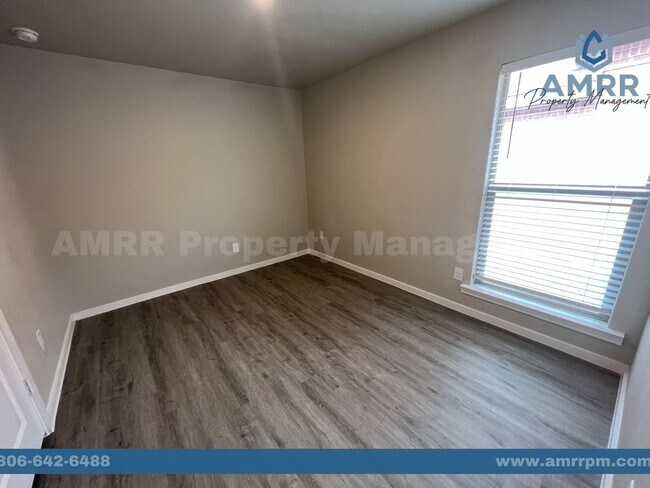 Foto del edificio - 2023 Kenwood Ave