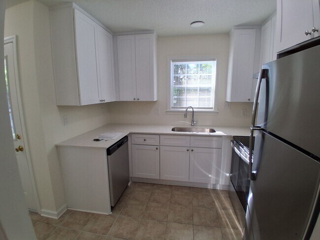 Foto del edificio - 3BD/2.5 BA Townhome