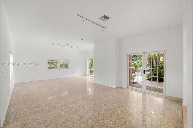 Foto del edificio - 564 Golden Beach Dr