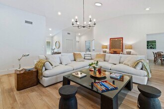 Building Photo - 13471 Barberry Dr