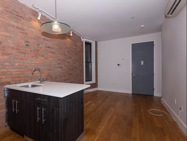 Building Photo - 410 Gates Ave