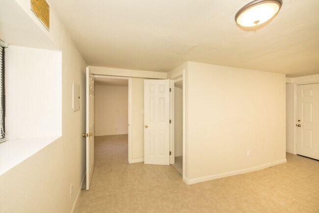 Foto del edificio - 1272 S Mayfair Ave