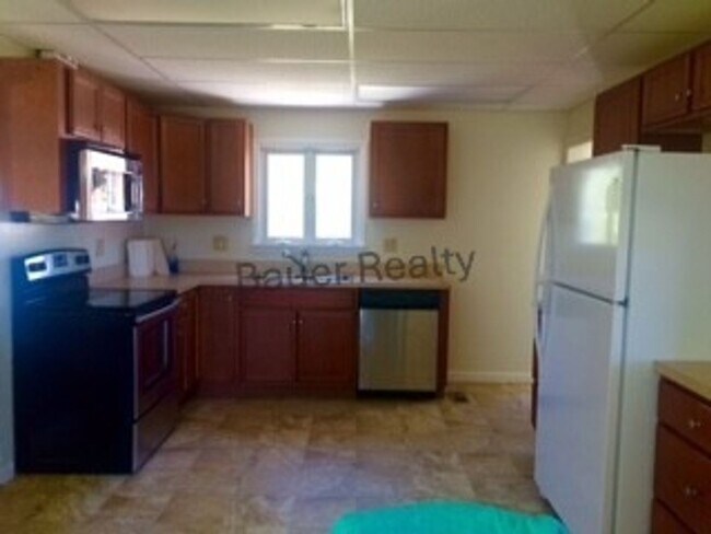 Foto del edificio - Huge Home Next to Ashland University