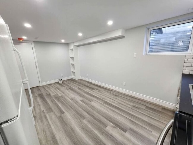 Building Photo - 670 Millbank Dr