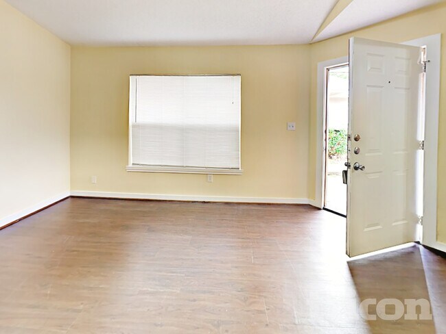 Building Photo - 3247 Jorns St