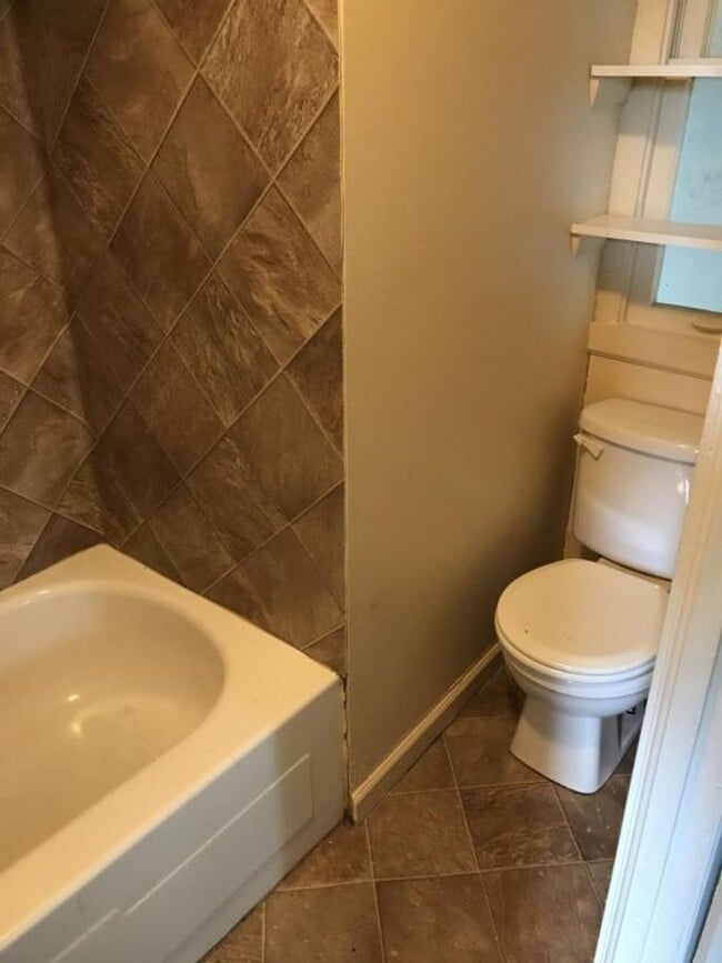 Building Photo - 403-405 N Baltimore Ave --1