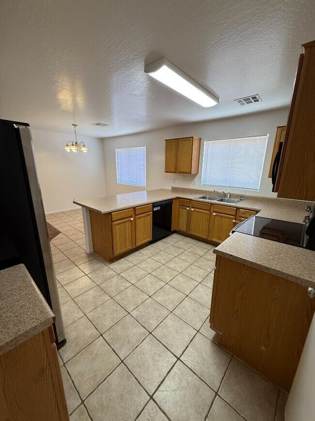 Foto del edificio - 4 bedroom in BUCKEYE AZ 85326