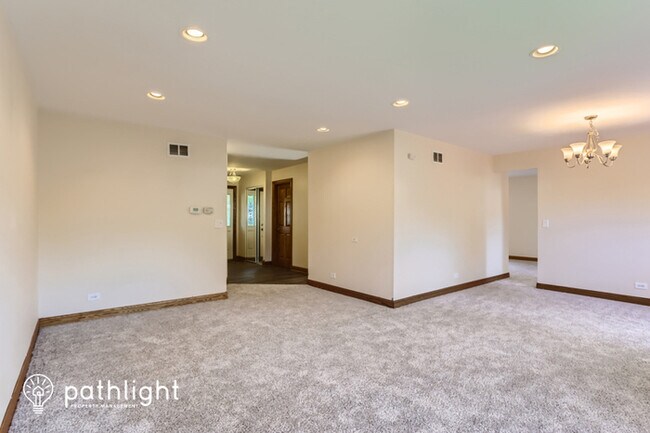 Building Photo - 809 Boxwood Lane