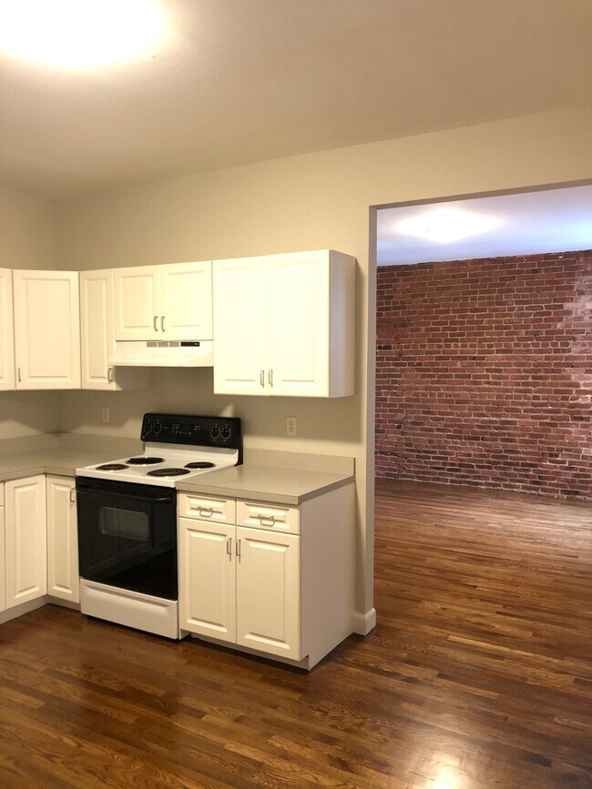 Building Photo - 12 Sewall Ave