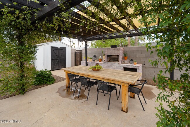 Foto del edificio - 1731 W Highland Ave