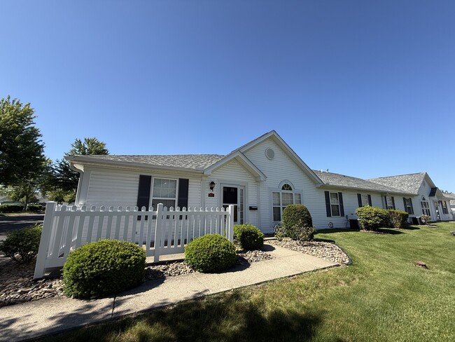 Building Photo - Pointe At Evans Lake