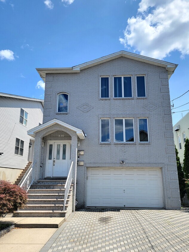 1 parking in front of garage - 430 Elm St