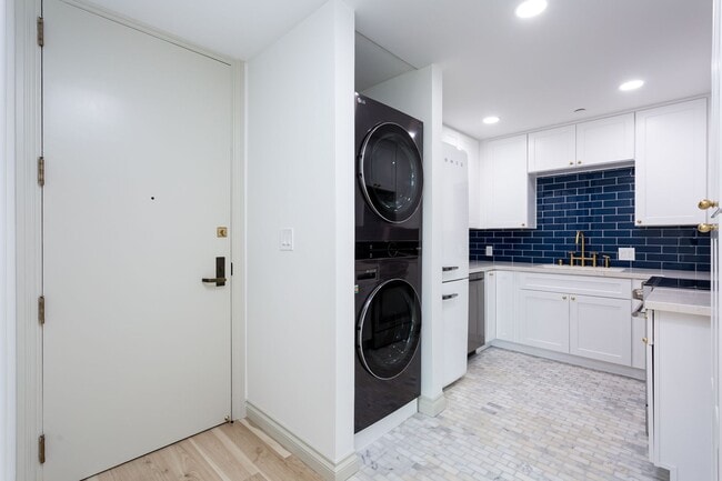 Building Photo - Trendy Hillcrest Condo