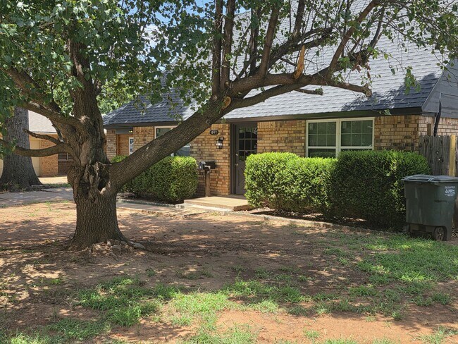 Building Photo - 641 Redstone Ave