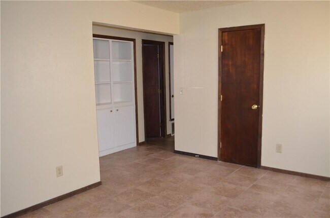 Foto del edificio - 820 Russell Cir