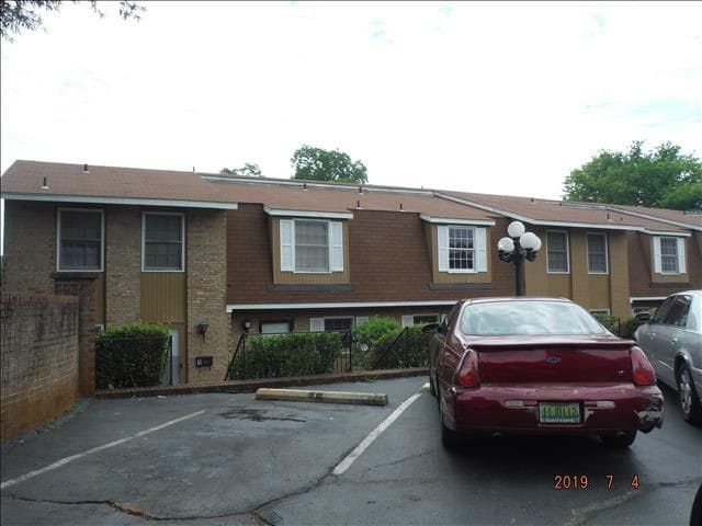 Primary Photo - East Anniston Townhouse