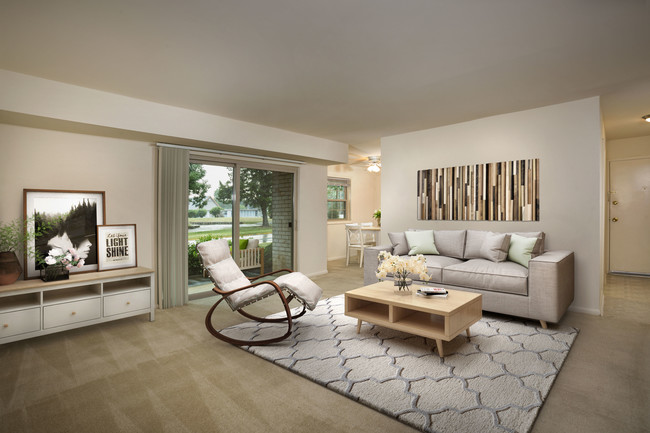 Spacious Living Area - Dunhill North Apartments