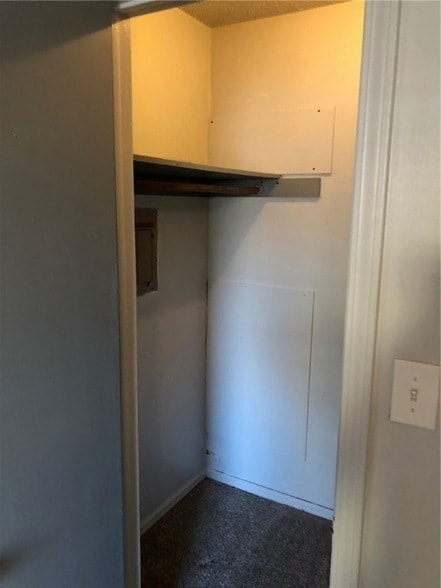 Foto del edificio - 300 E Benton St