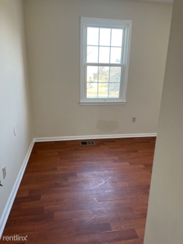 Building Photo - 3 br, 2.5 bath Townhome - 14579 Golden Oak Rd