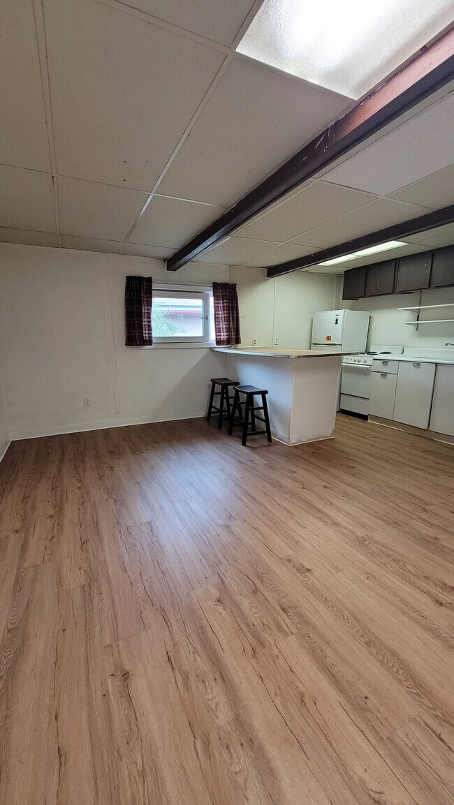 Foto del edificio - 1128 Hess Ave
