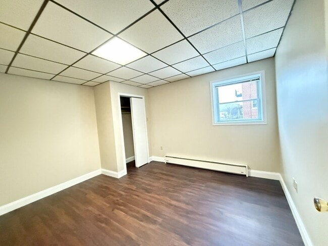 Building Photo - 132 E Main St