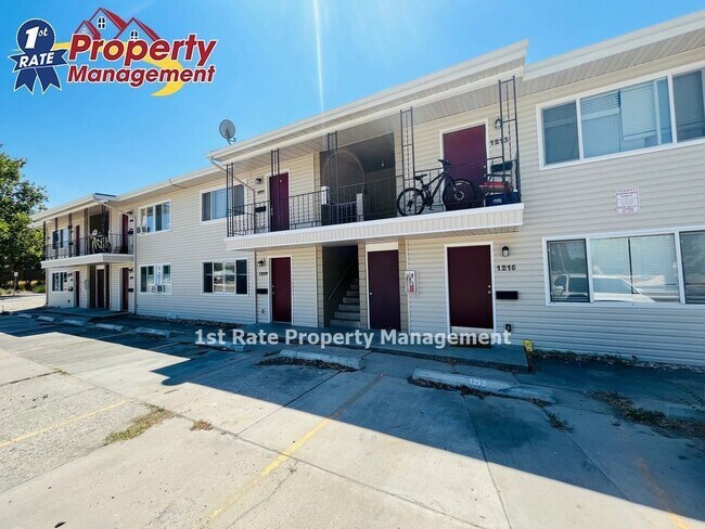 Building Photo - *FALL SPECIAL!* Walking distance to BSU!! ...