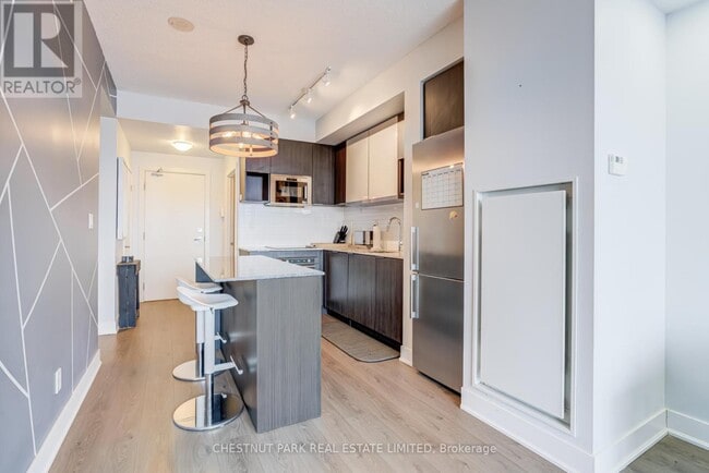 Photo du bâtiment - 99 The Donway W