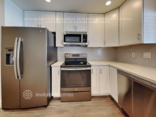 Building Photo - 4800 S Taylor Dr