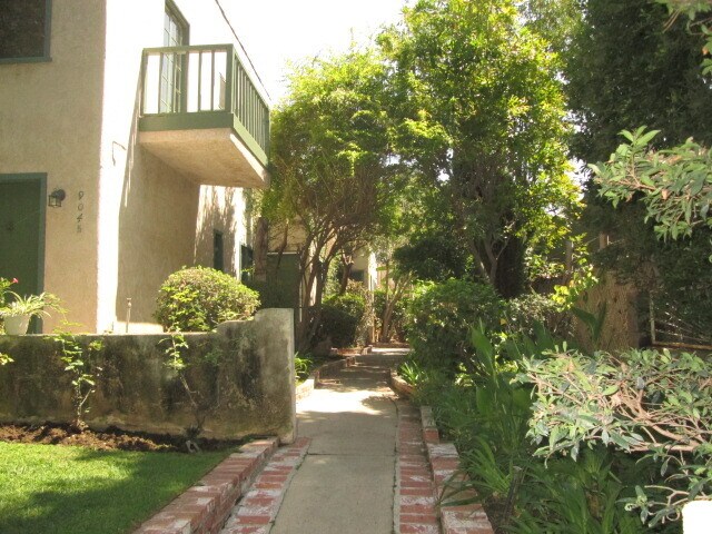 Building Photo - 908 N Martel Ave