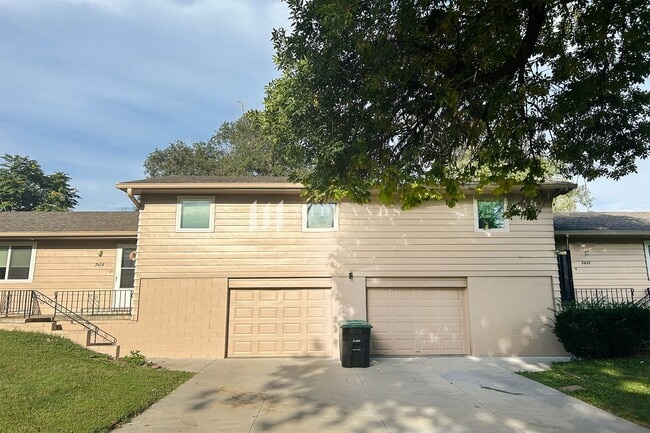 Photo - Aksarben Duplex House