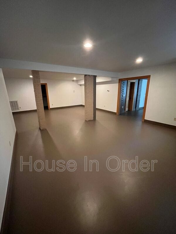 Building Photo - 127 Flint St