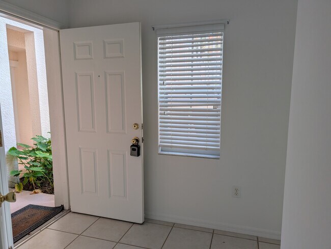 Building Photo - 4202 Central Sarasota Pky