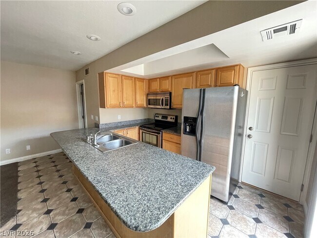 Foto del edificio - 240 Shadybrook Ln