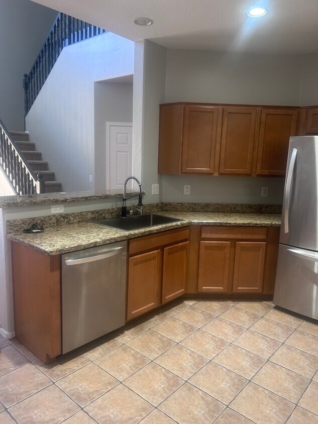 Primary Photo - 6609 S 57th Ave