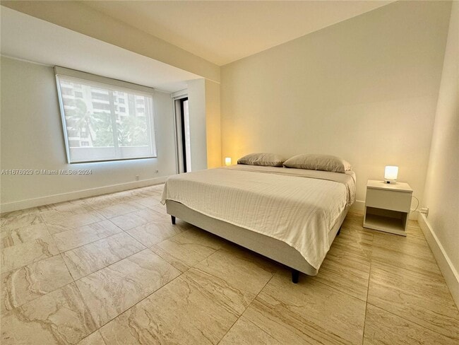 Foto del edificio - 201 Crandon Blvd