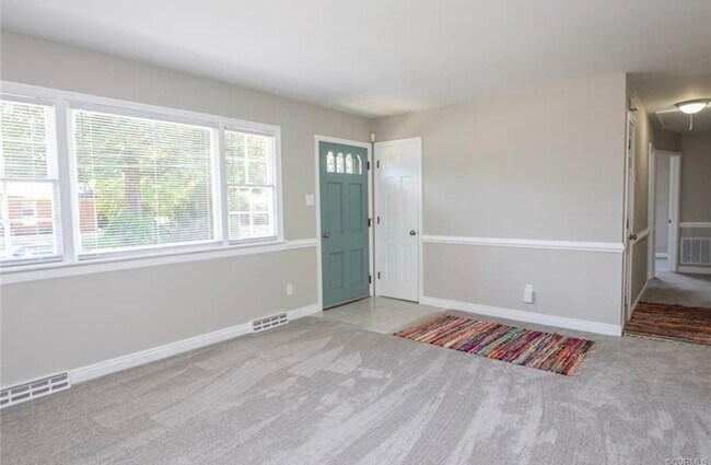 Building Photo - 10210 Hollyberry Dr