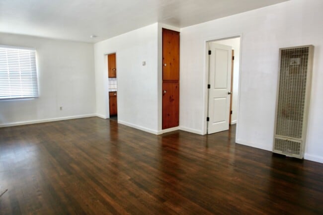 Building Photo - 8676 Almond Rd