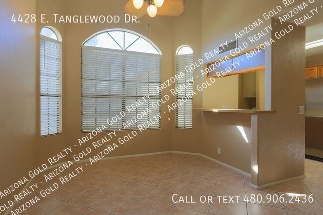 Building Photo - 4428 E Tanglewood Dr